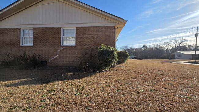 Building Photo - Updated 3-Bedroom Home with Open Layout and Large Backyard