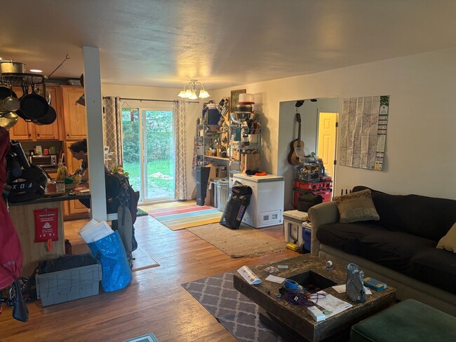 Building Photo - 3 Bed + Office 2 Bath Ranch Home with Larg...
