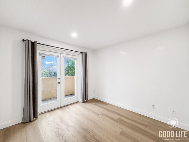 Building Photo - Charming 2BD/2BA Condo in Hillcrest W/ W/D...
