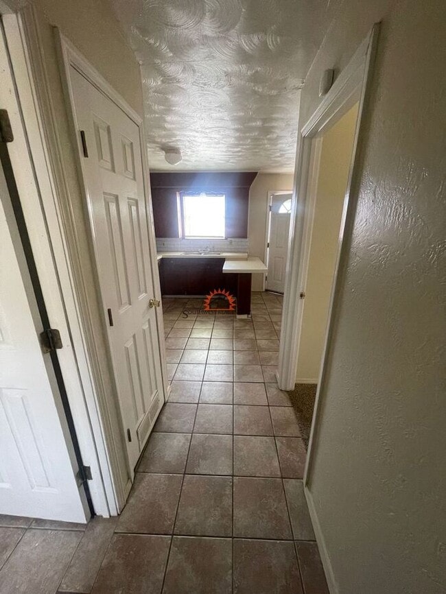 Building Photo - Charming 1 bed 1 bath duplex