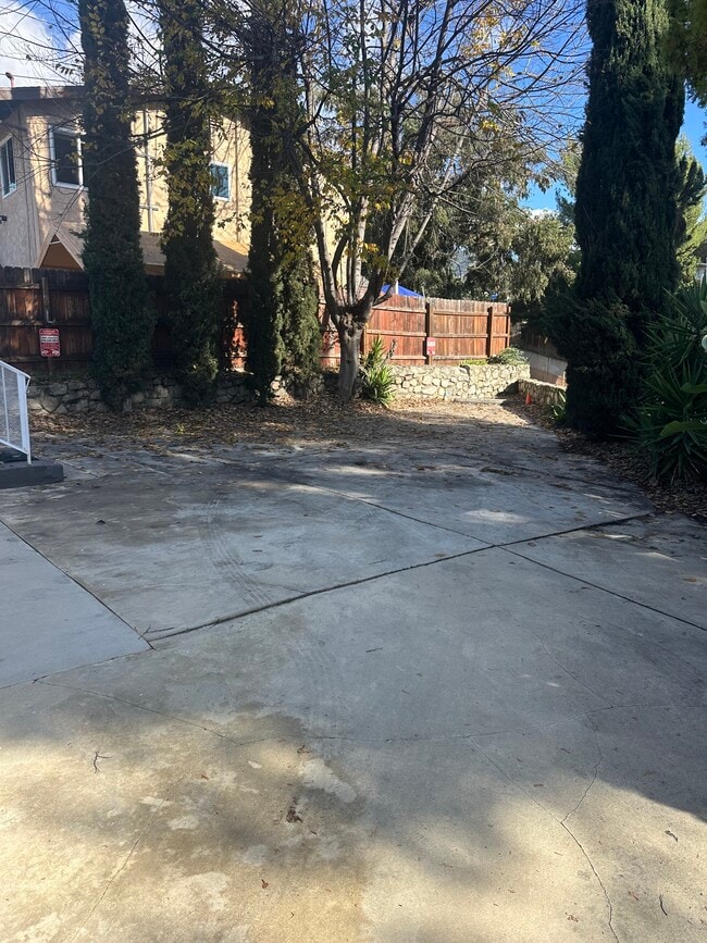 Building Photo - 2449 Florencita Dr W