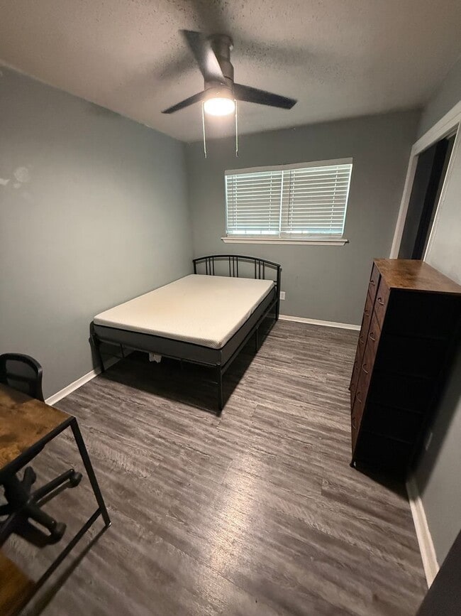 Building Photo - PRE LEASING for fall 2026! 4/2 by LCU!