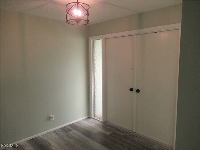 Building Photo - 127 SE 42nd St