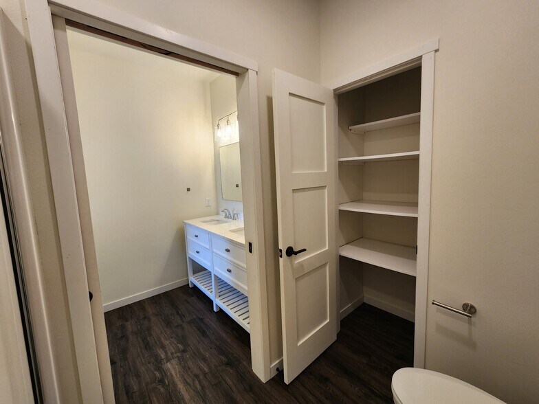 Building Photo - 812 7th St SW