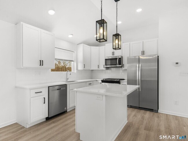 Building Photo - 1974 Kings Hwy