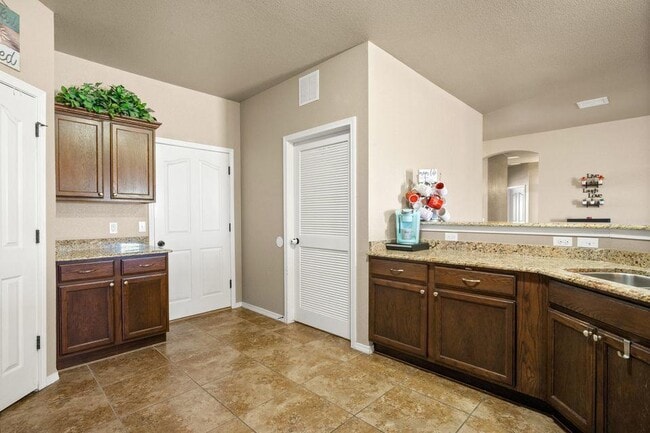 Building Photo - 5905 Speyside Dr