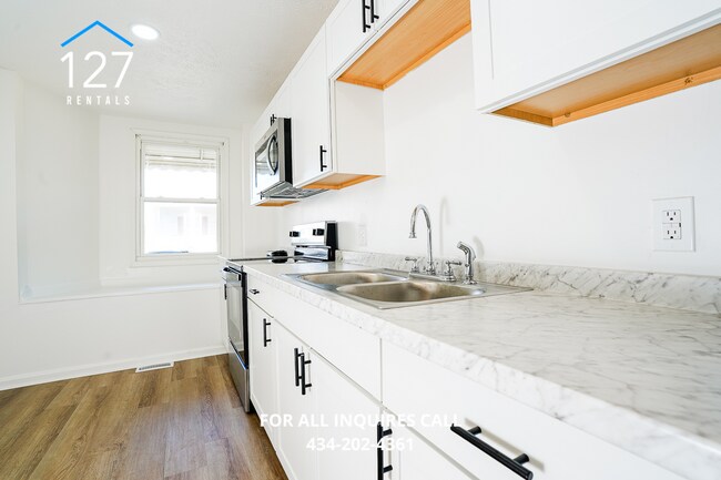 Building Photo - Comfort Meets Convenience in the Heart of Madison Heights