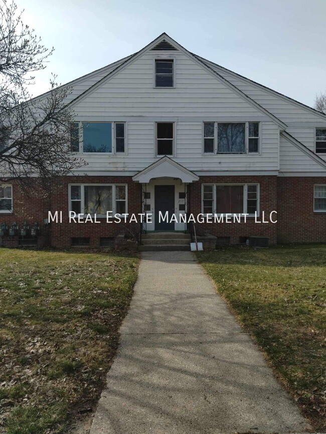 Building Photo - 217 W Cass St