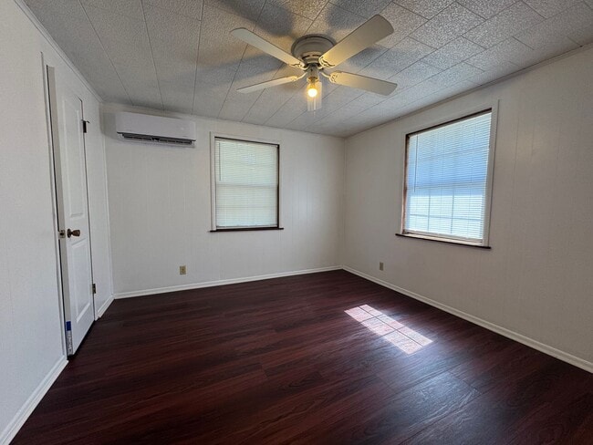 Building Photo - 3 Bedroom 2 Bathroom Home in Chipley FL