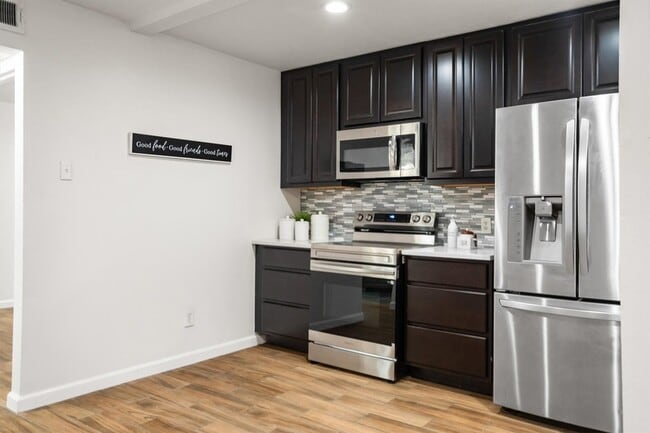 Building Photo - 2808 Escada Dr