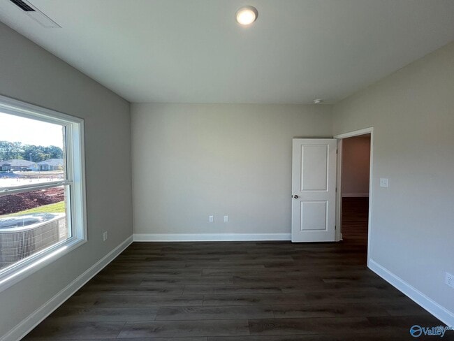 Building Photo - 3131 Lea Ln SE