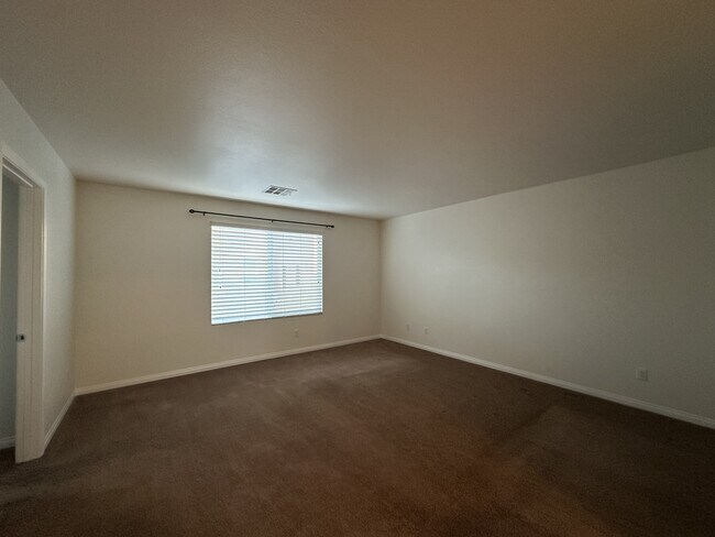 Building Photo - 6752 Philharmonic Ave