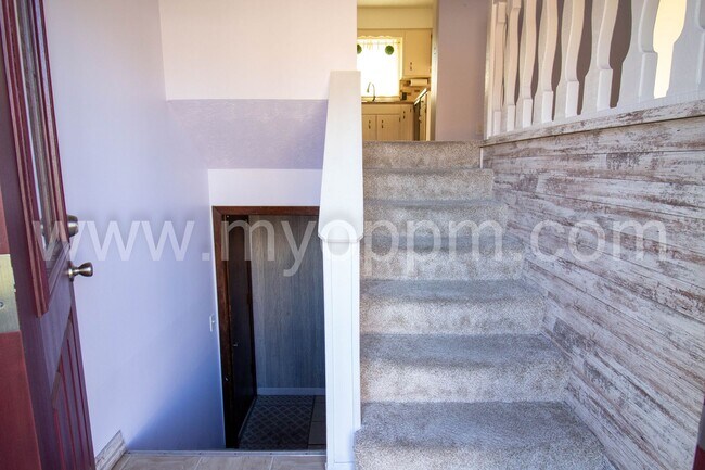 Building Photo - Beautiful 3Bd/2.5Ba