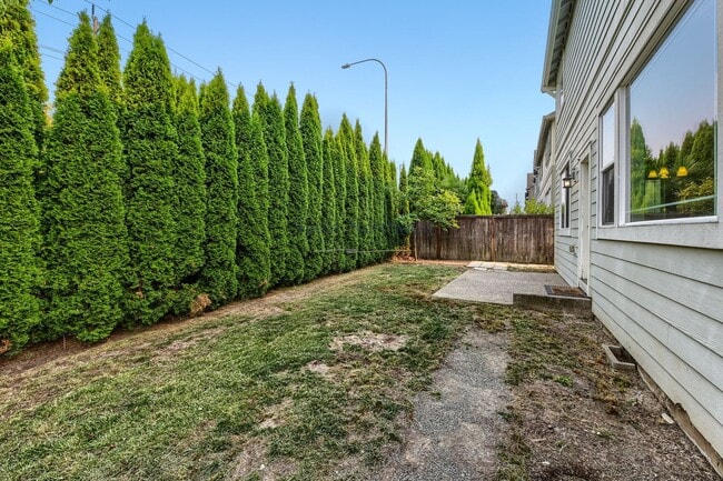 Building Photo - 552 NE 77th Ave