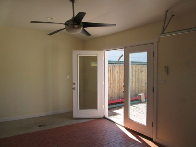 Building Photo - Cute Casita Close to Downtown/Old Town/Saw...