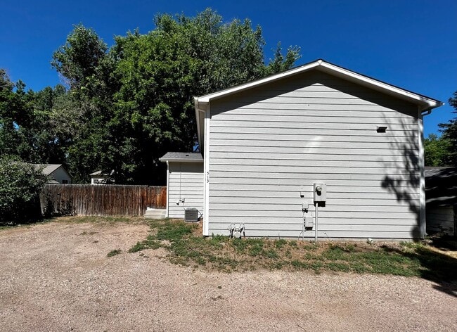 Building Photo - Updated 5 Bed 2 Bath House Near Old Town!