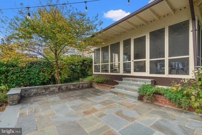 Building Photo - 6045 Edgewood Terrace