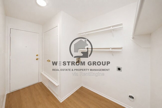 Building Photo - 316 Crowe Dr