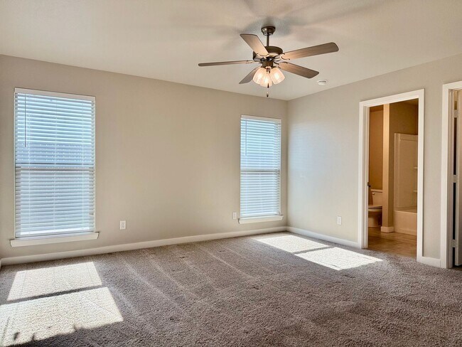 Building Photo - House For Rent