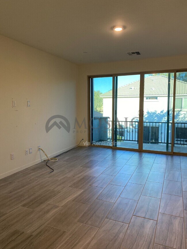 Building Photo - 4058 E Erie St