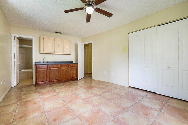 Building Photo - 2346 Caroma Ln
