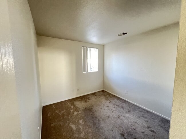Building Photo - Amazing 4 Bedroom in the Heart of SD!