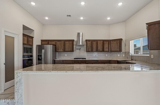 Building Photo - 941 Aqueduct Ave