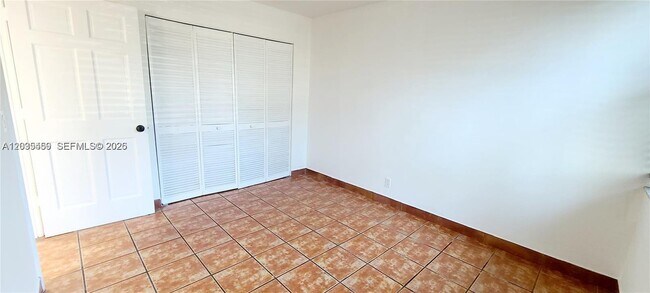 Building Photo - 9410 Live Oak Pl