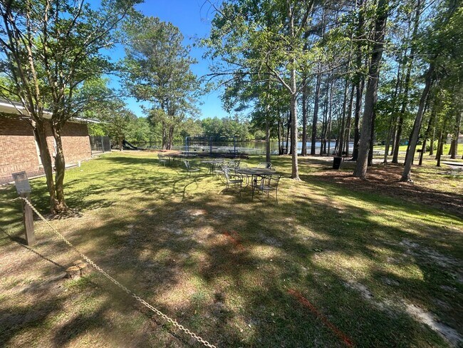 Building Photo - 25 Oak Lake Ct