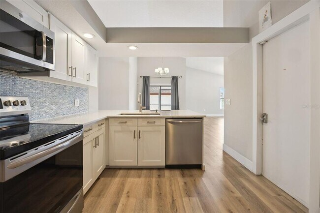 Building Photo - 7301 Spring Villas Cir
