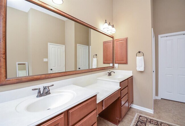 Building Photo - 2715 Farlow Ln