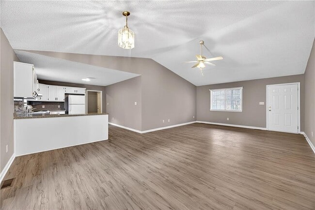 Building Photo - 176 White Tail Hills Dr