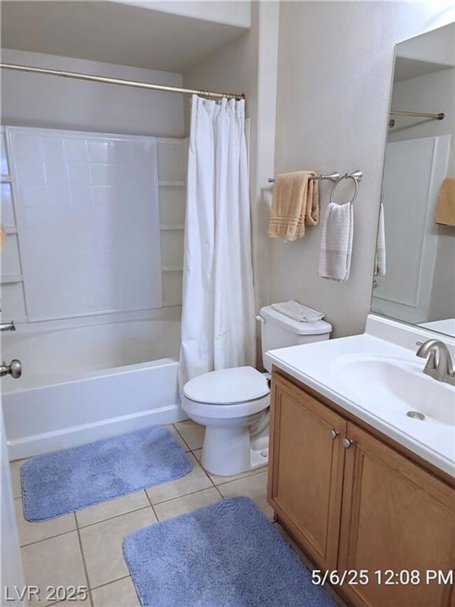 Building Photo - RESORT STYLE LIVING IN SOUTHWEST GATED COM...