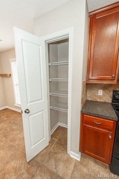 Building Photo - 8740 Lindsey Ln