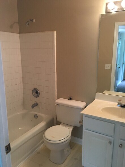 Building Photo - 1671 Heyford Cir NW