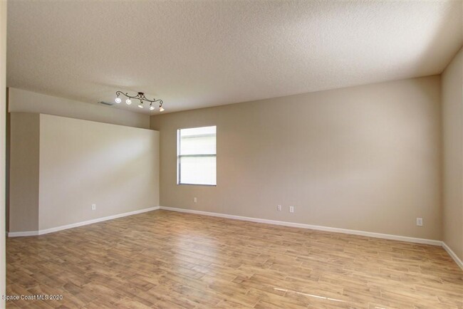 Building Photo - 1233 Bolle Cir