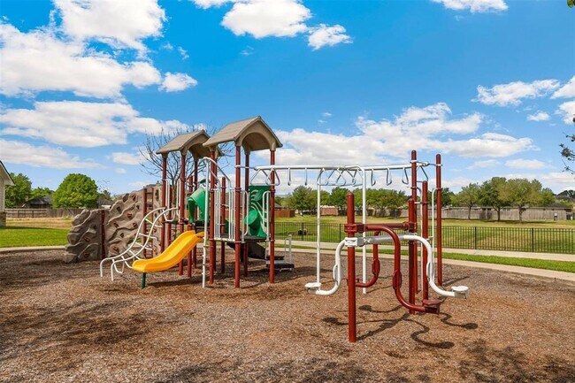 Building Photo - 21731 Sierra Long Dr