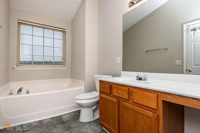 Building Photo - 246 Village Square Dr