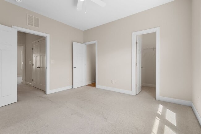 Building Photo - Beautiful 2-Bedroom Townhouse Near NCSU, Available June 15!