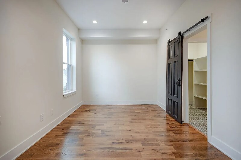 Building Photo - 2836 W Diamond St