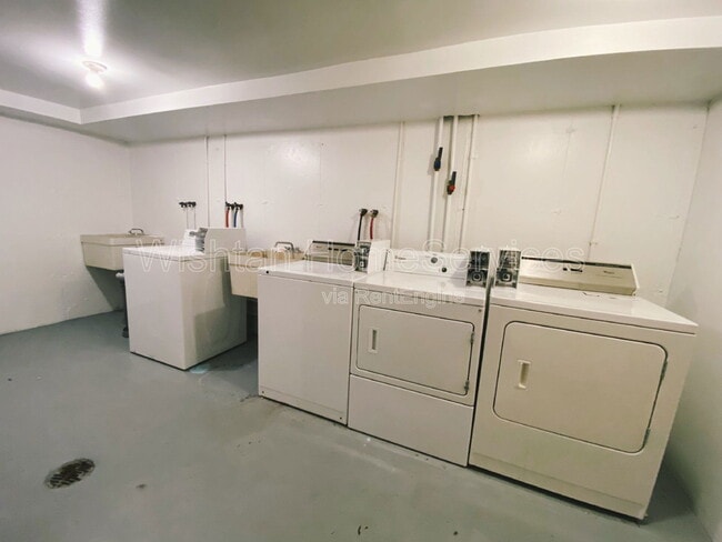 Building Photo - 219 Charleston Blvd