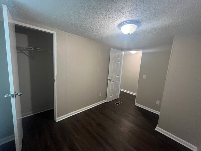 Building Photo - Nice Family home in Ward