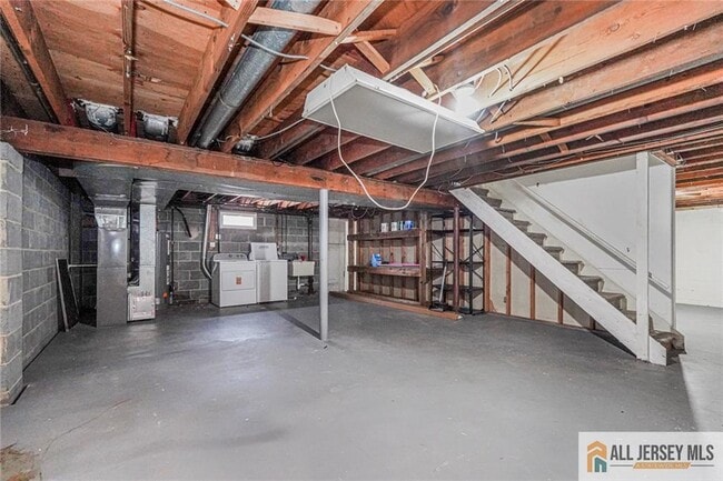 Building Photo - 1036 Apache St