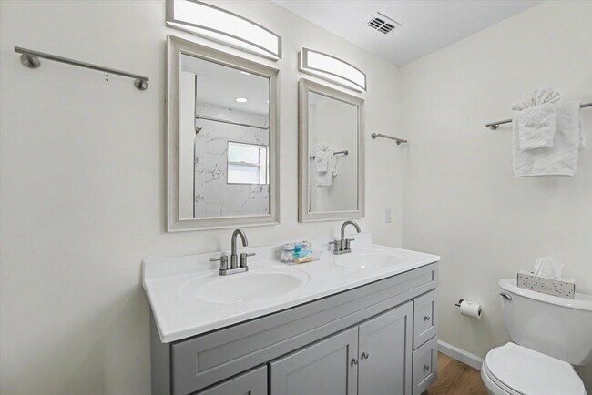 Building Photo - 713 Stafford St