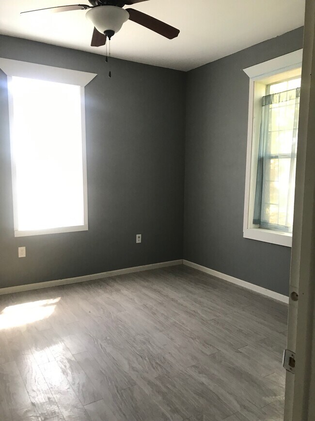 Building Photo - 479 W Railroad Ave
