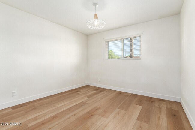 Building Photo - 1854 E Palmcroft Dr