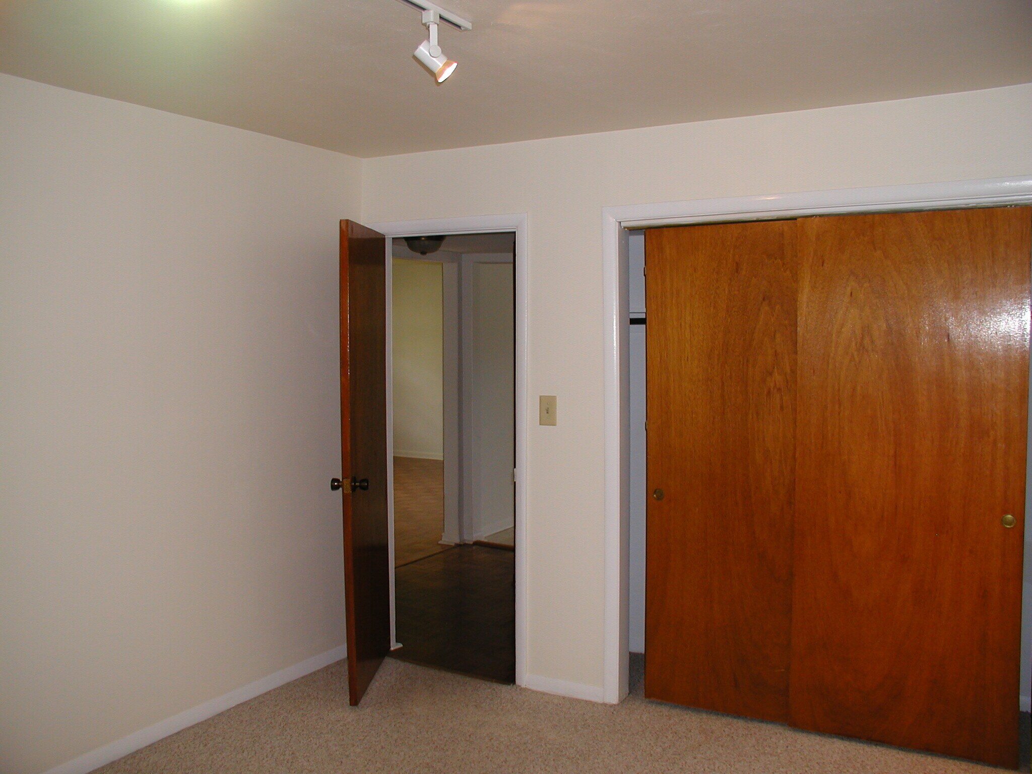 Building Photo - 29 Knapp Ave