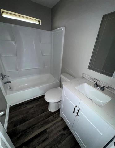 Building Photo - 410 S College Dr