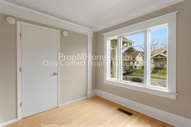 Building Photo - Discover Serenity in King Neighborhood!
