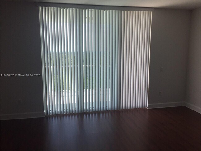 Building Photo - 15051 Royal Oaks Ln